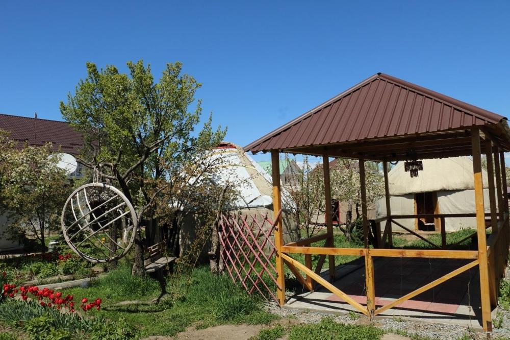 Karakol Yurt Lodge Eksteriør bilde